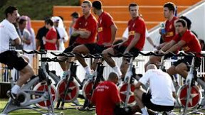 Man United Training in Qatar, Ferguson Trying for Zaha